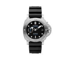 Panerai Submersible QuarantaQuattro 44mm Mens Watch Interchangeable Strap